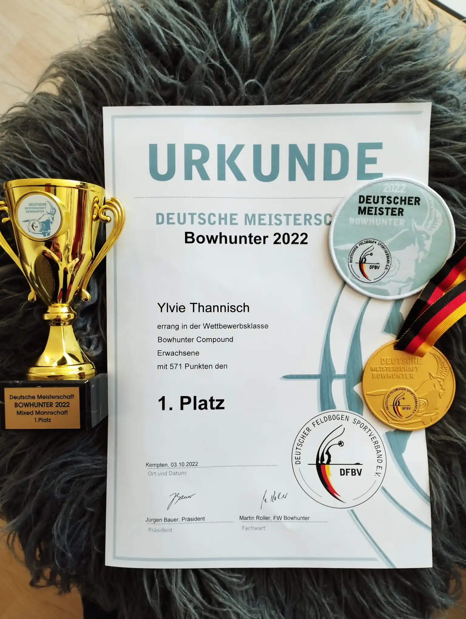 Deutsche Meisterschaft Bowhunter - Ylvie holt Gold in Mannschaft und Einzel!