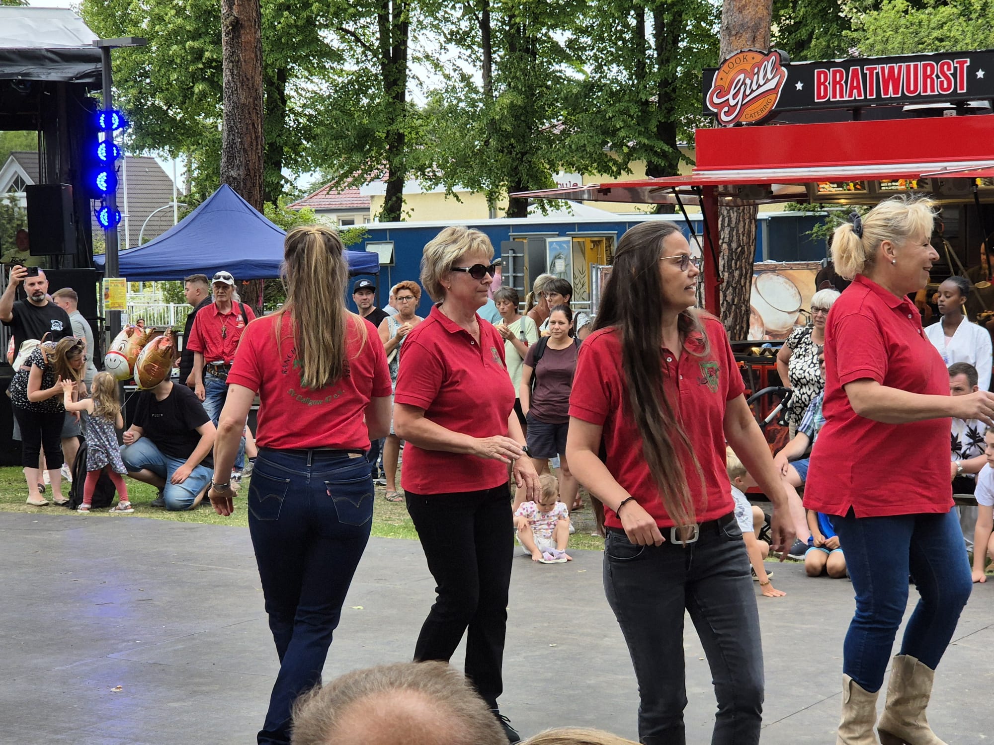 Ranchhouse Dancer beim Sommerfest der Gemeinde