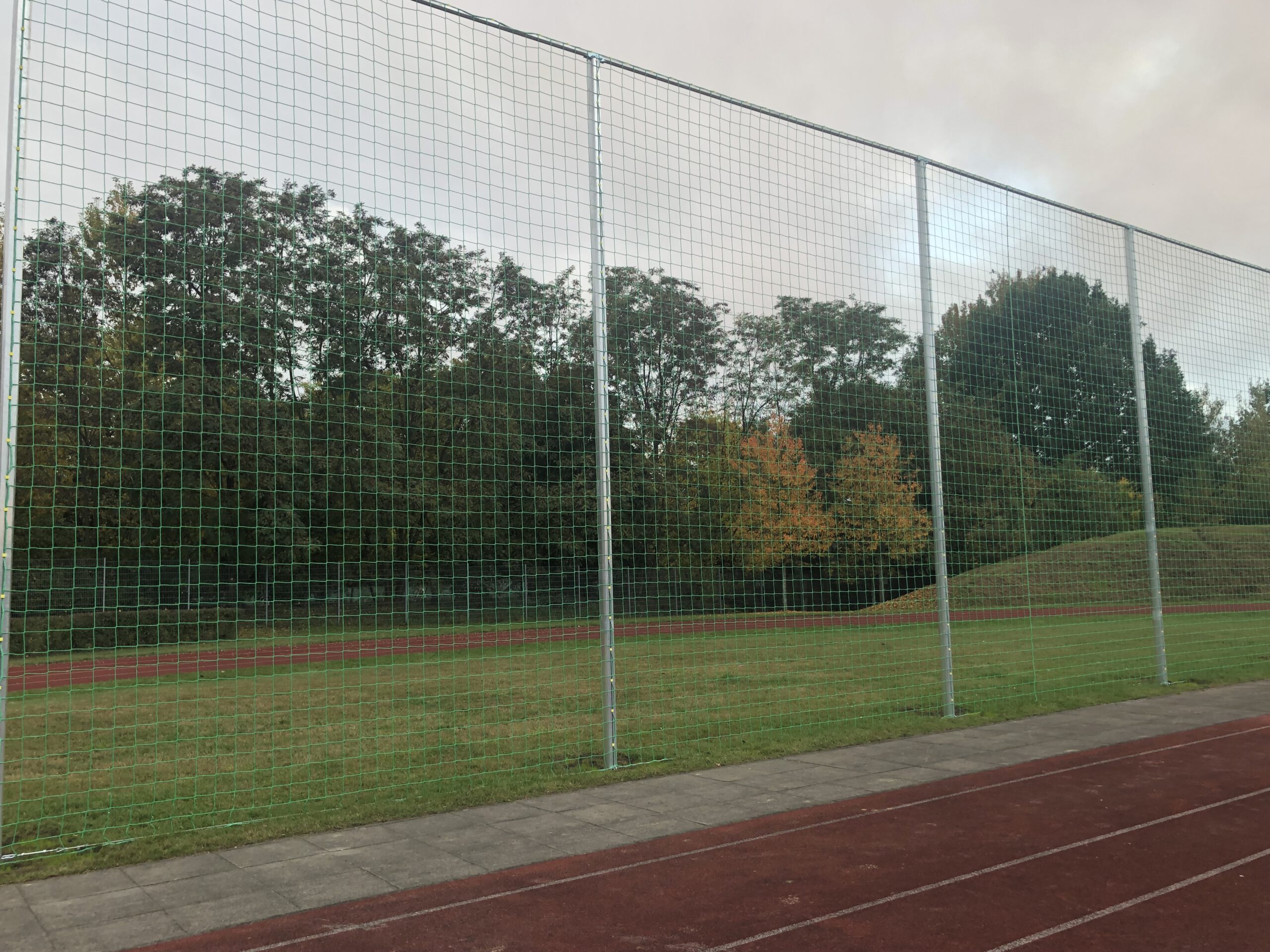 Ballfangnetze am B5- Hurra!